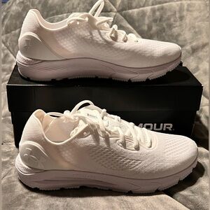 NWT Under Armour Men’s size 9 white HOVR Sonic 5 sneakers